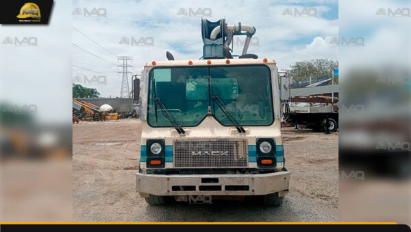 Bomba de concreto Putzmeister 32Z montada en camión Mack 1999